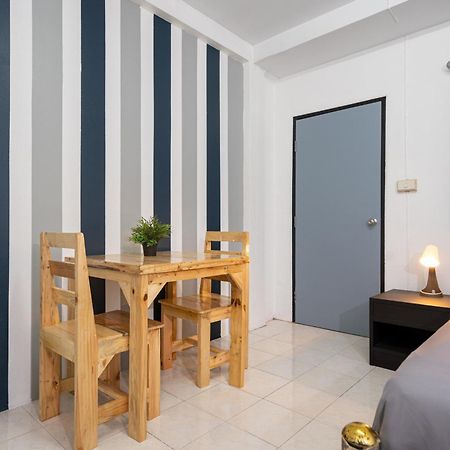 Black Pantera Hostel Patong Екстер'єр фото