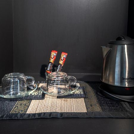 Black Pantera Hostel Patong Екстер'єр фото