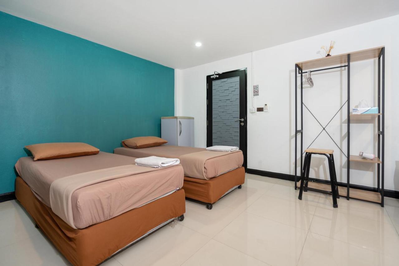 Black Pantera Hostel Patong Екстер'єр фото