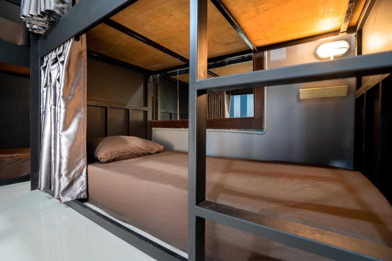 Black Pantera Hostel Patong Екстер'єр фото