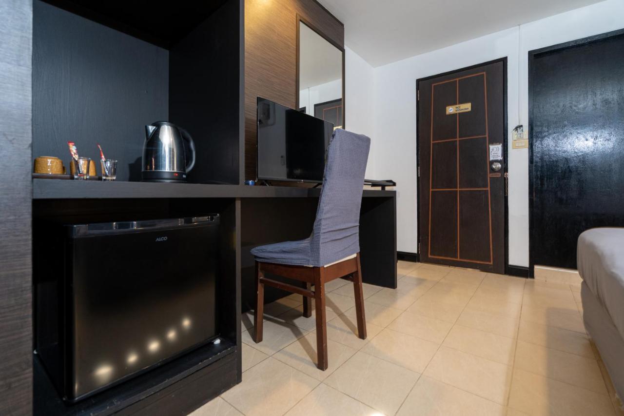 Black Pantera Hostel Patong Екстер'єр фото