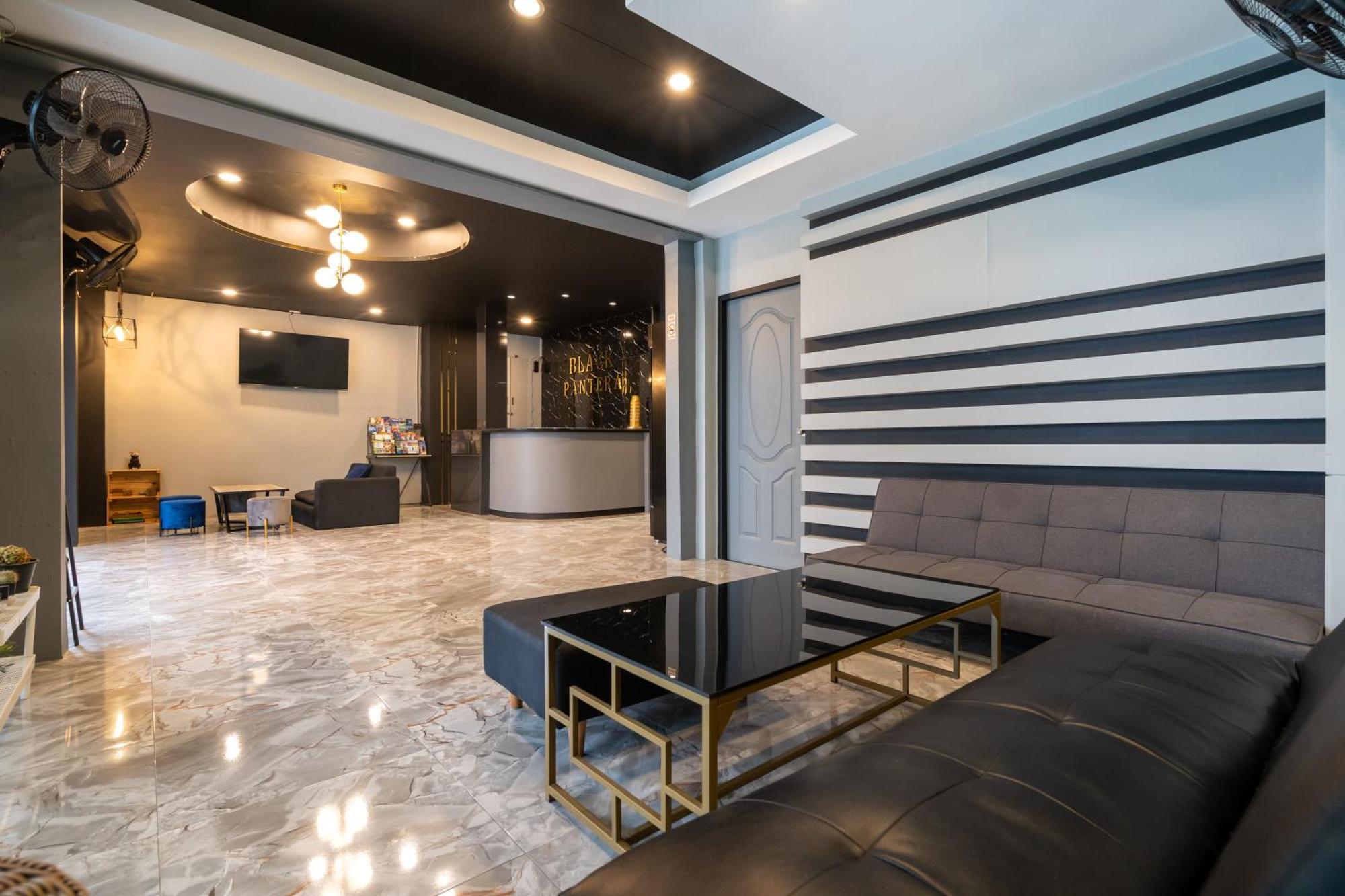 Black Pantera Hostel Patong Екстер'єр фото