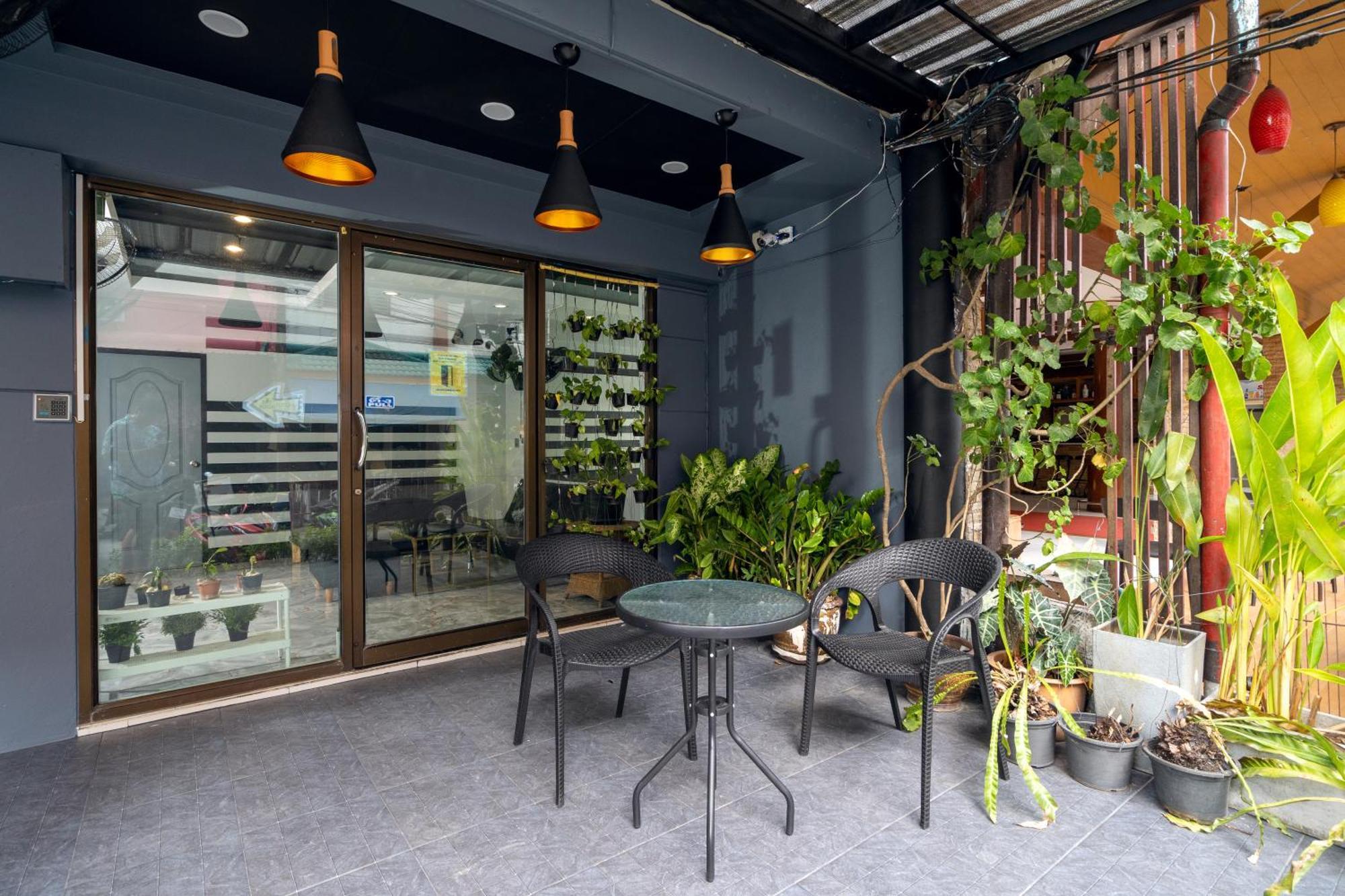 Black Pantera Hostel Patong Екстер'єр фото