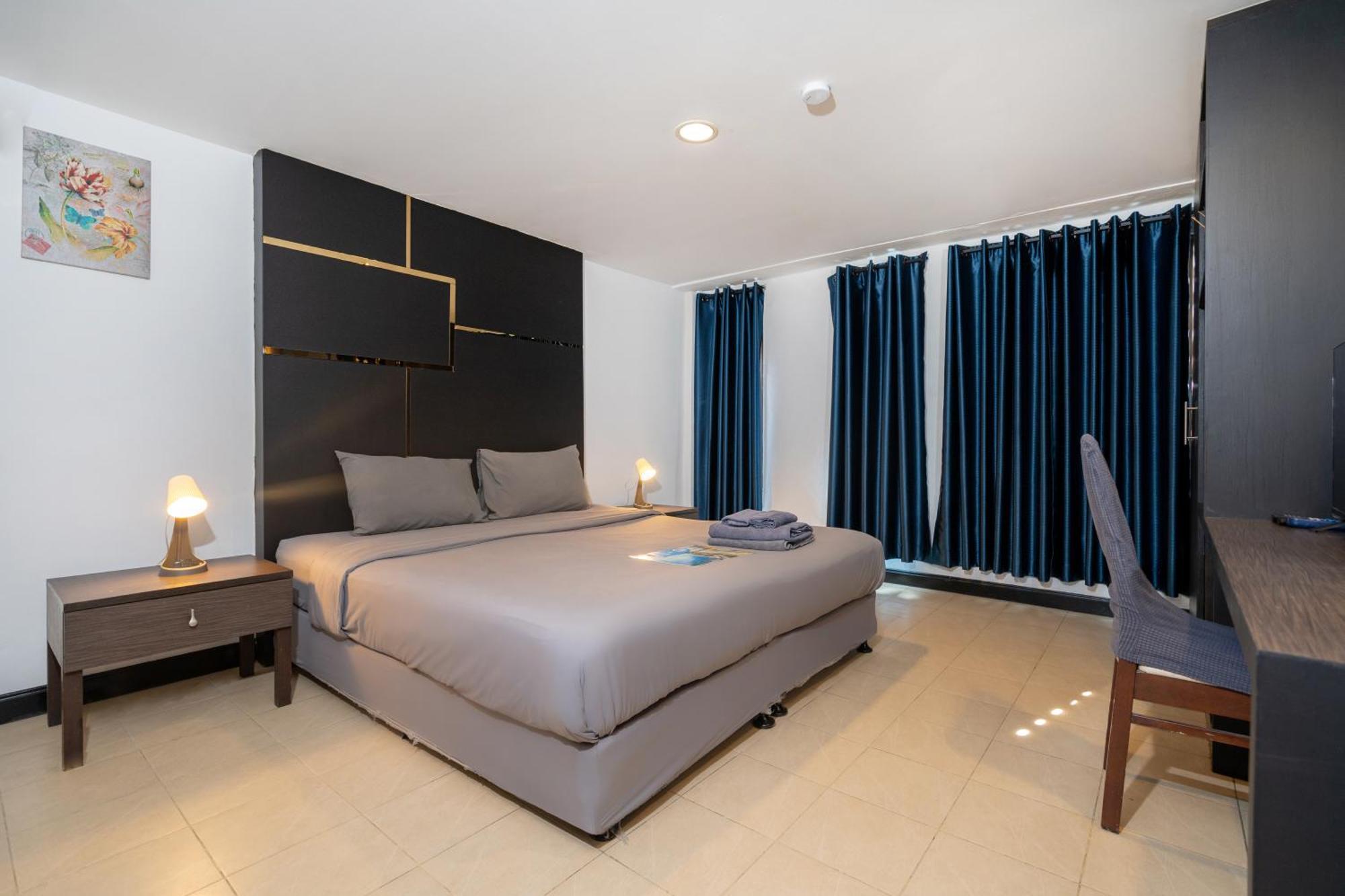 Black Pantera Hostel Patong Екстер'єр фото