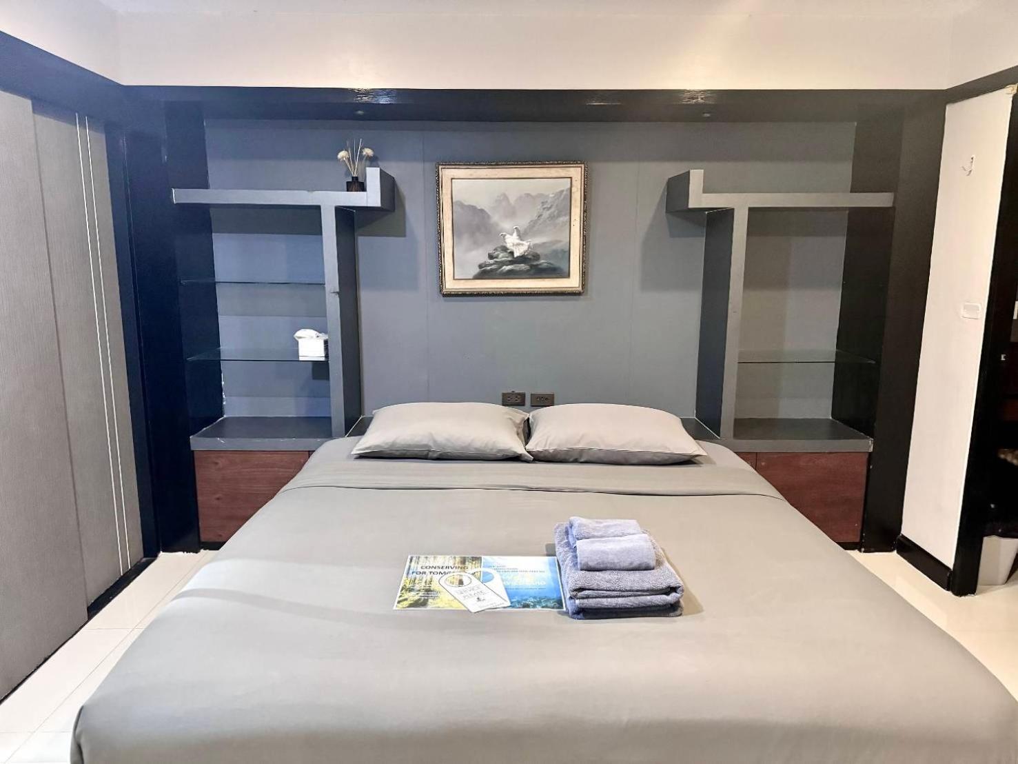 Black Pantera Hostel Patong Екстер'єр фото