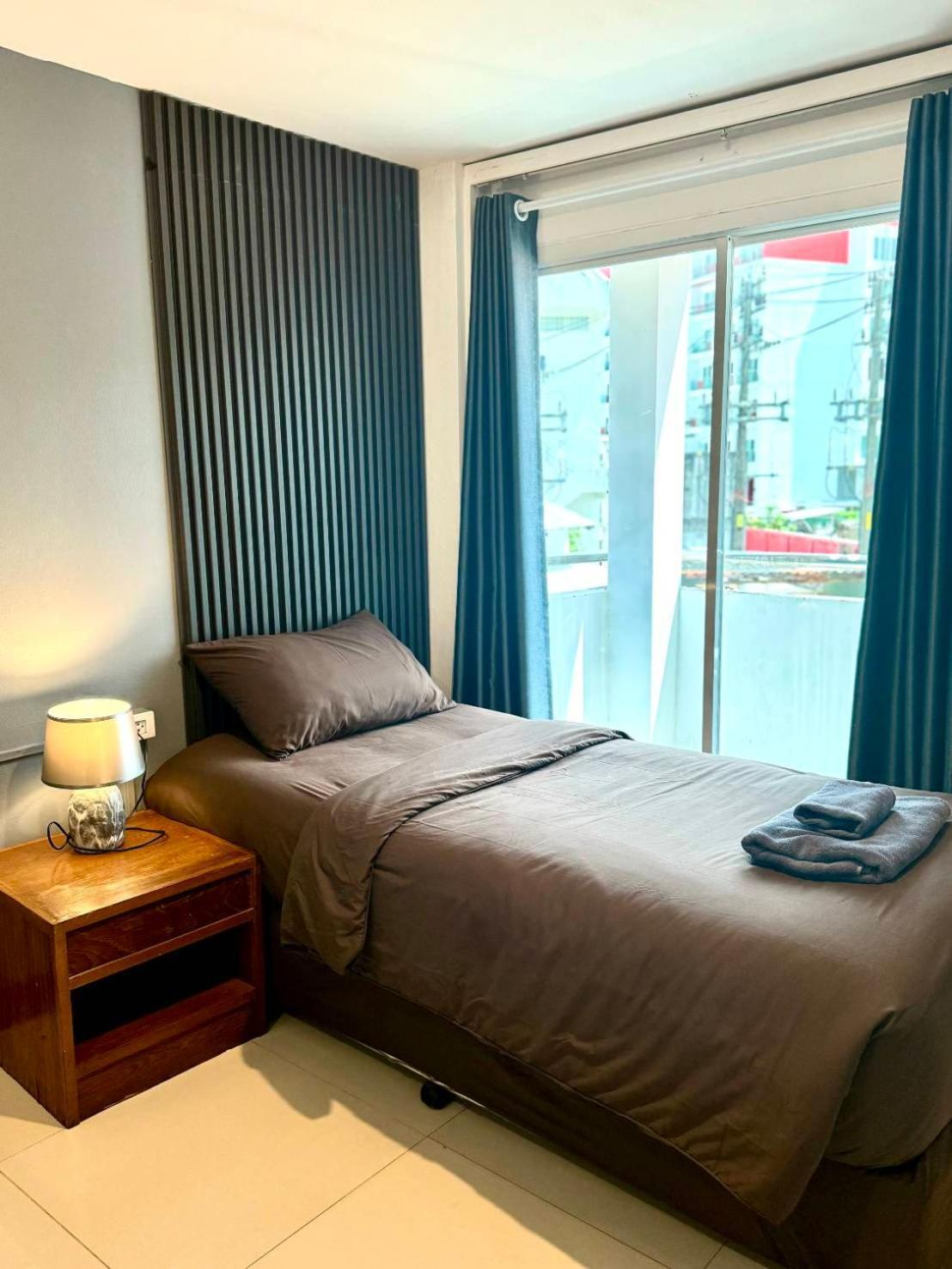 Black Pantera Hostel Patong Екстер'єр фото